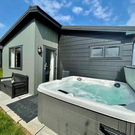 *Luxury Holiday Home With Hot Tub Close To Beach* Penally ภายนอก รูปภาพ