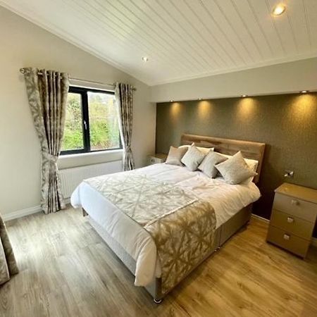 *Luxury Holiday Home With Hot Tub Close To Beach* Penally ภายนอก รูปภาพ