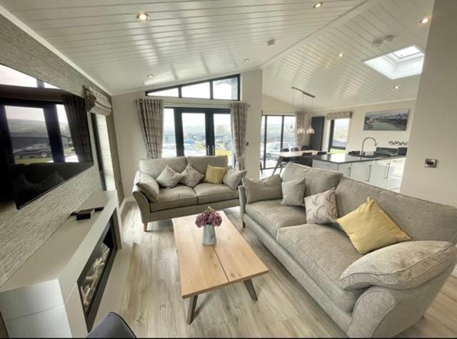 *Luxury Holiday Home With Hot Tub Close To Beach* Penally ภายนอก รูปภาพ