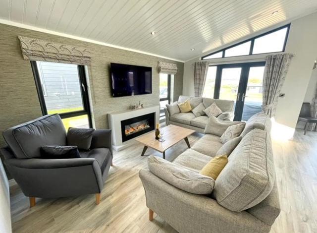 *Luxury Holiday Home With Hot Tub Close To Beach* Penally ภายนอก รูปภาพ