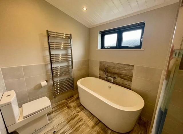 *Luxury Holiday Home With Hot Tub Close To Beach* Penally ภายนอก รูปภาพ
