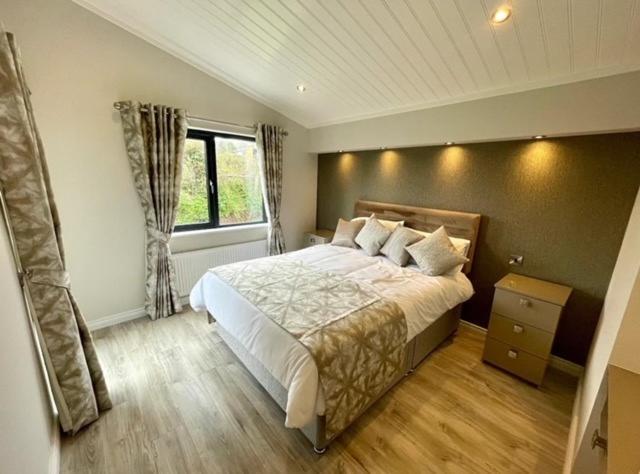 *Luxury Holiday Home With Hot Tub Close To Beach* Penally ภายนอก รูปภาพ