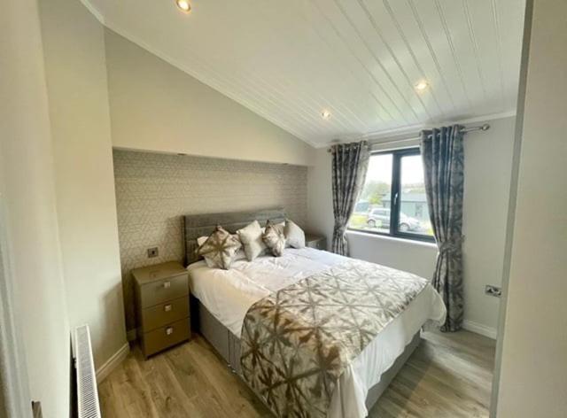 *Luxury Holiday Home With Hot Tub Close To Beach* Penally ภายนอก รูปภาพ