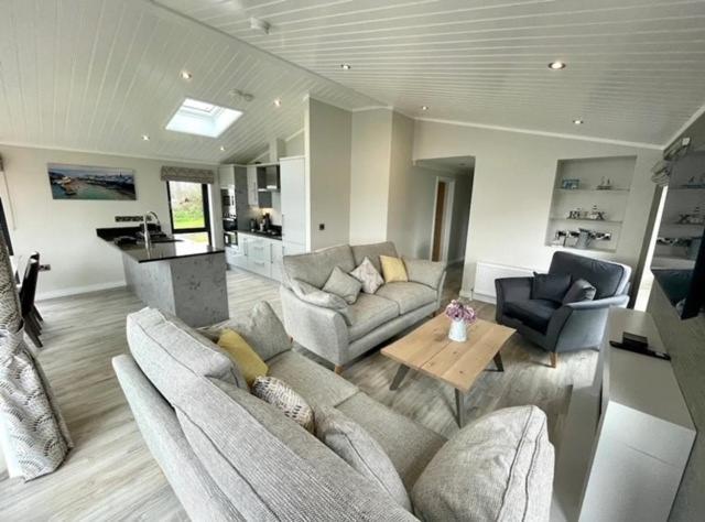 *Luxury Holiday Home With Hot Tub Close To Beach* Penally ภายนอก รูปภาพ