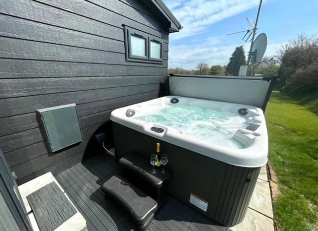 *Luxury Holiday Home With Hot Tub Close To Beach* Penally ภายนอก รูปภาพ