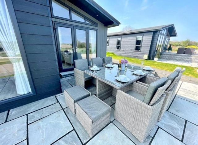 *Luxury Holiday Home With Hot Tub Close To Beach* Penally ภายนอก รูปภาพ