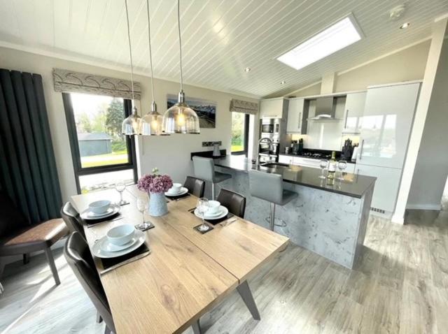 *Luxury Holiday Home With Hot Tub Close To Beach* Penally ภายนอก รูปภาพ