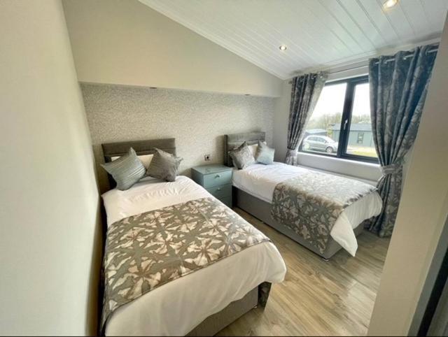 *Luxury Holiday Home With Hot Tub Close To Beach* Penally ภายนอก รูปภาพ